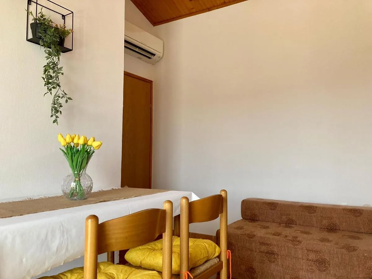 PUY Apartment Tina פולה